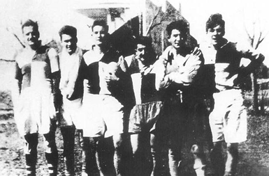 Il Che (primo da destra) con la maglia dell'Yporá Rugby Club