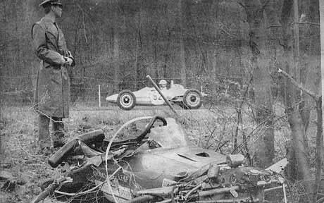 i resti dell'auto di Clark dopo l'incidente (© UPI)